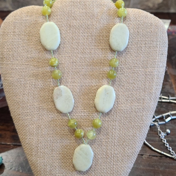 Beautiful Stone and Beaded Necklace - Picture 4 of 4